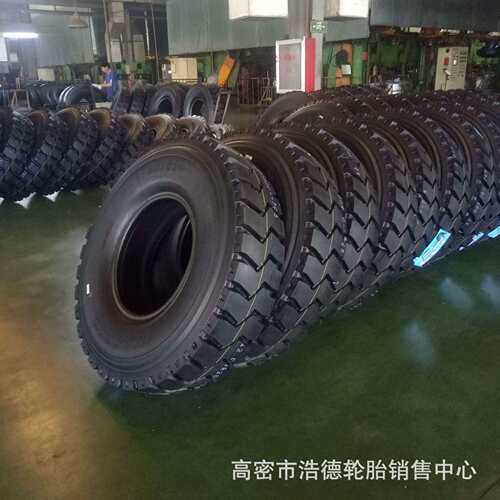 矿用工程钢丝轮胎825R20 900R20 卡车货车渣土车子午线轮胎 现货