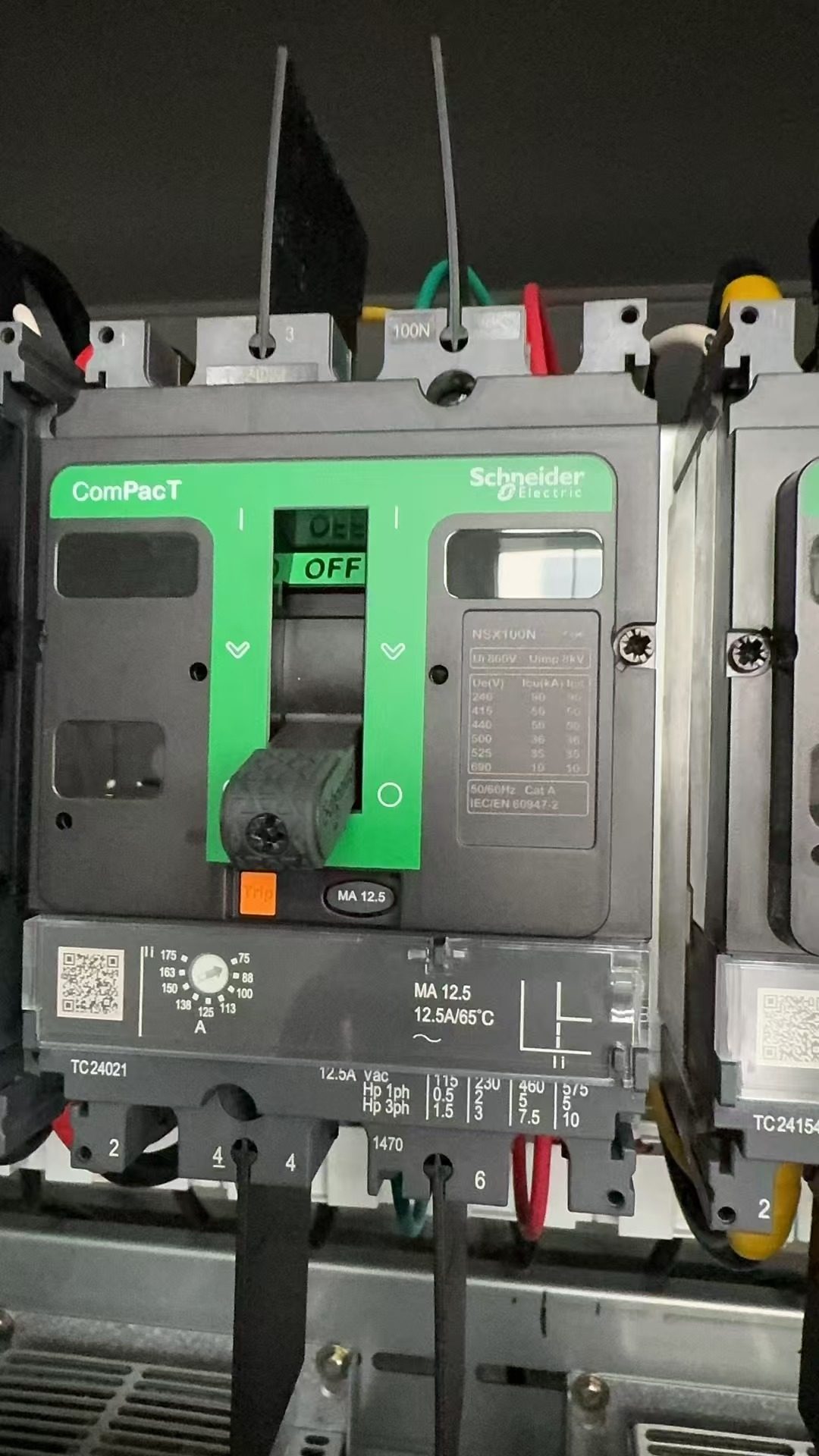 施耐德NSX100N塑壳断路器 3P 12.5A NA的8只