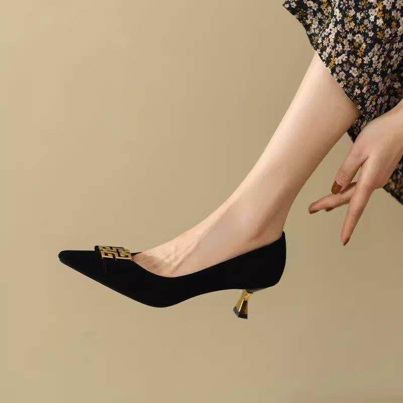 QVU-专柜品质！黑色绒面尖头单鞋女春夏款法式复古浅口百搭高跟鞋
