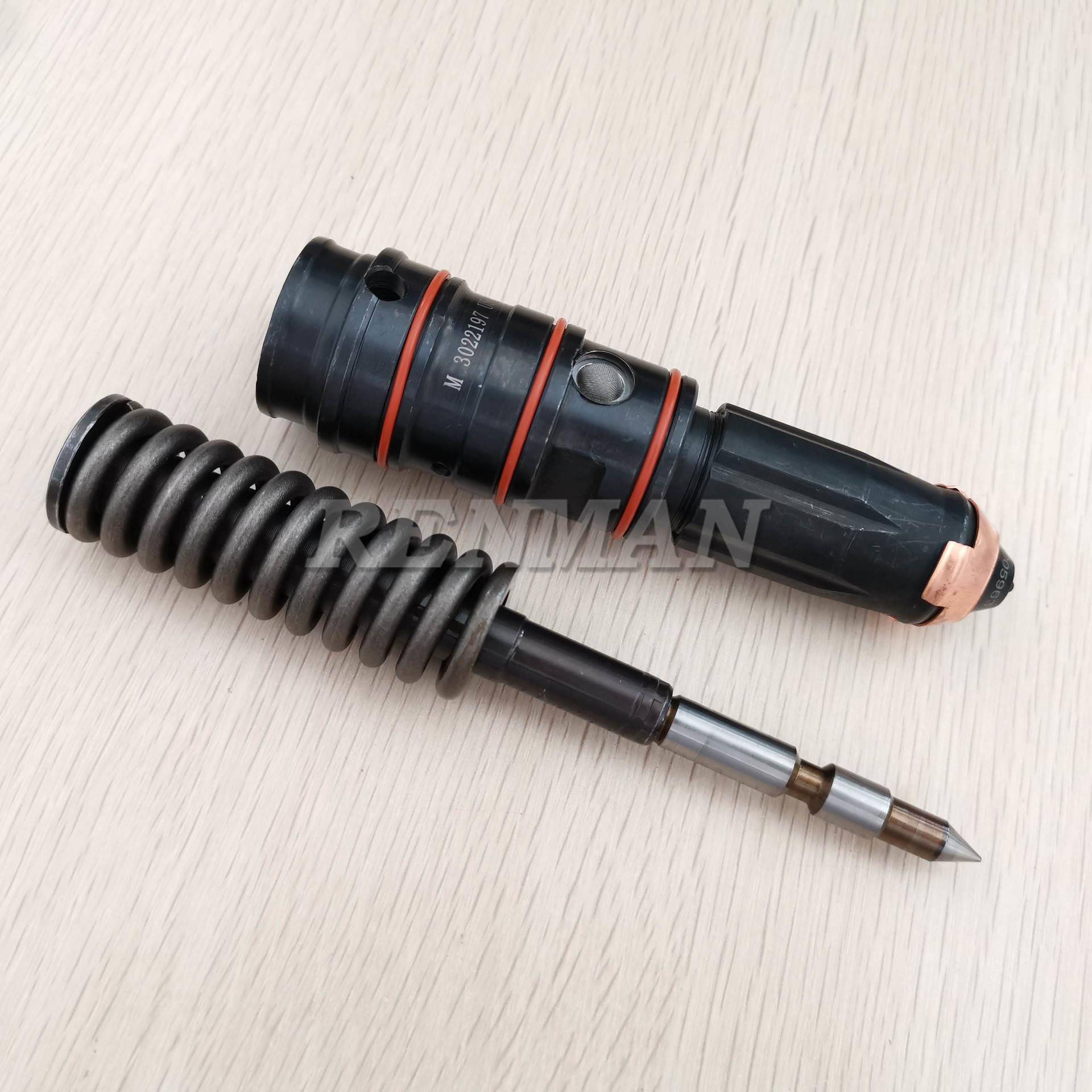 适用重庆康明斯发动机KTA19喷油器配件喷油嘴总成3022197 3005964