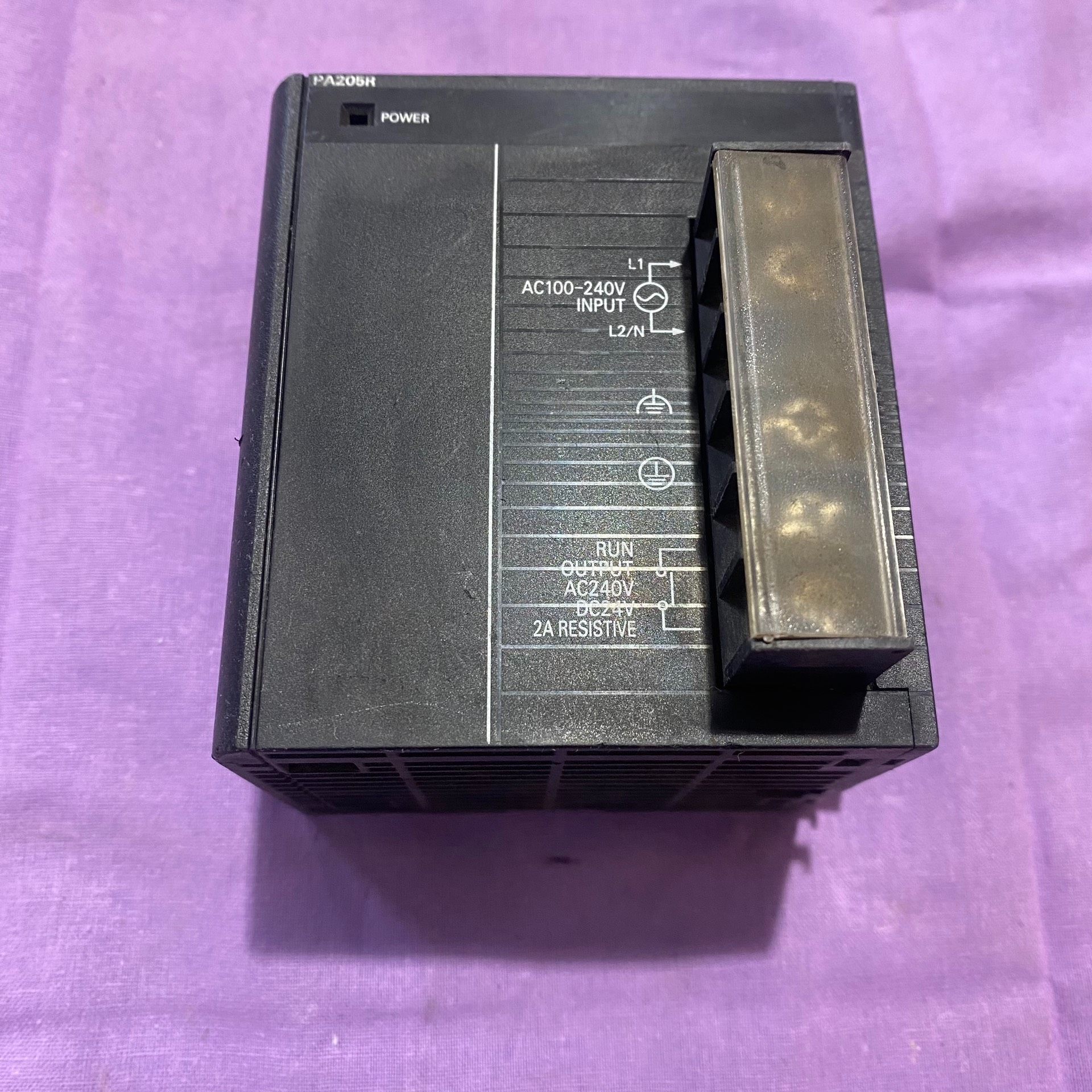 欧姆龙控制器CJ1W-PA205R 数量1   现货~议价~