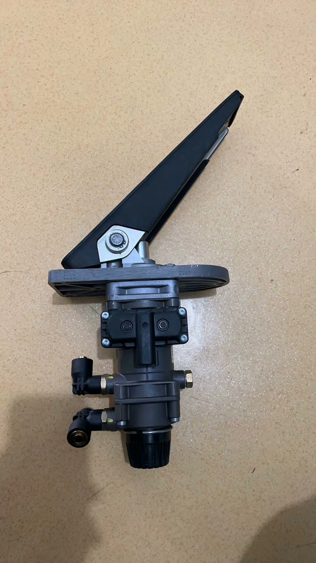 克诺尔脚阀K024928N00，全新