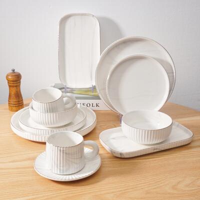 Tableware set with marble pattern and gold patterned long