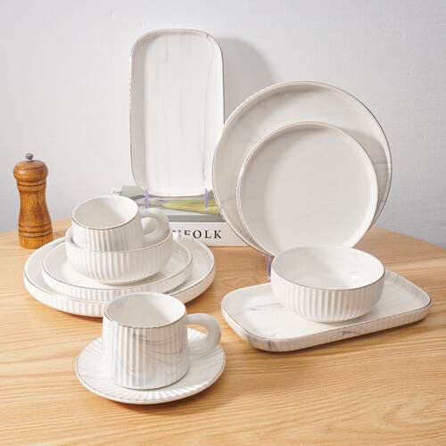 Tableware set with marble pattern and gold patterned long