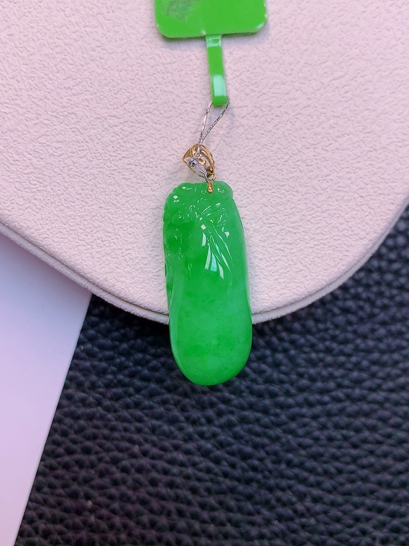 天然真品翡翠正品 水润细腻气质18k金镶嵌冰阳绿满阳色福瓜吊坠