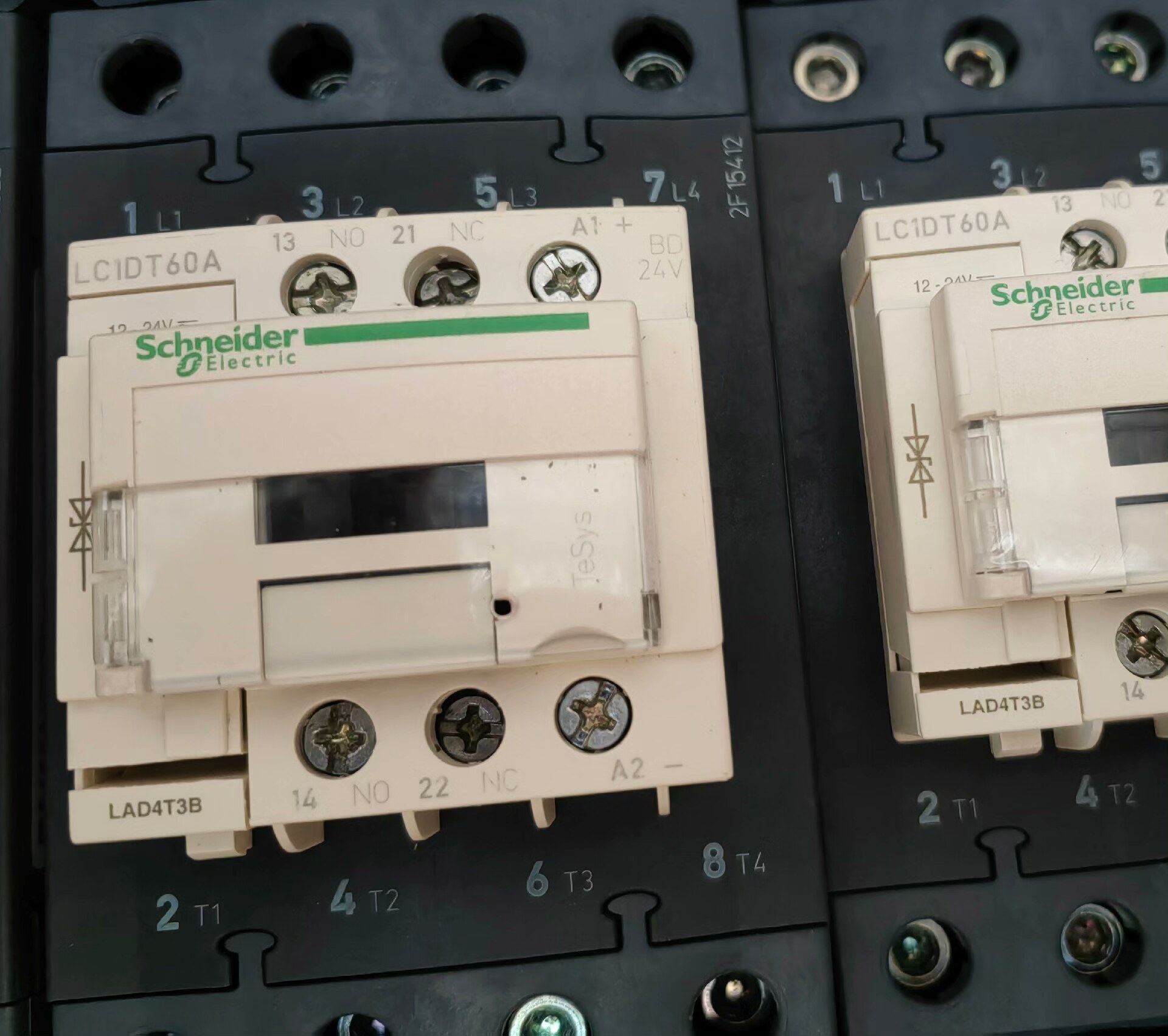 LC1D60A 施耐德接触器，全新的柜子拆下来的，77个