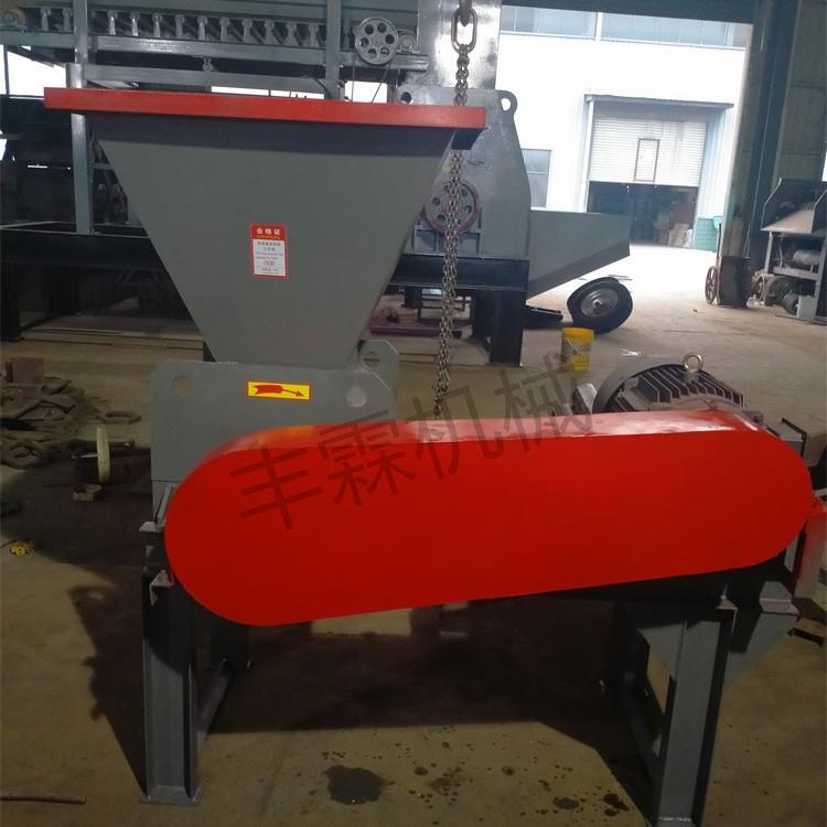 大型泥土粉土机打高岭土膨润土破碎机设备无筛底湿泥土粉碎机
