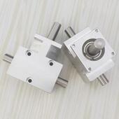 小型转角器90度1：1螺旋伞齿轮轴12mm同向双输出轴差速总成齿轮箱