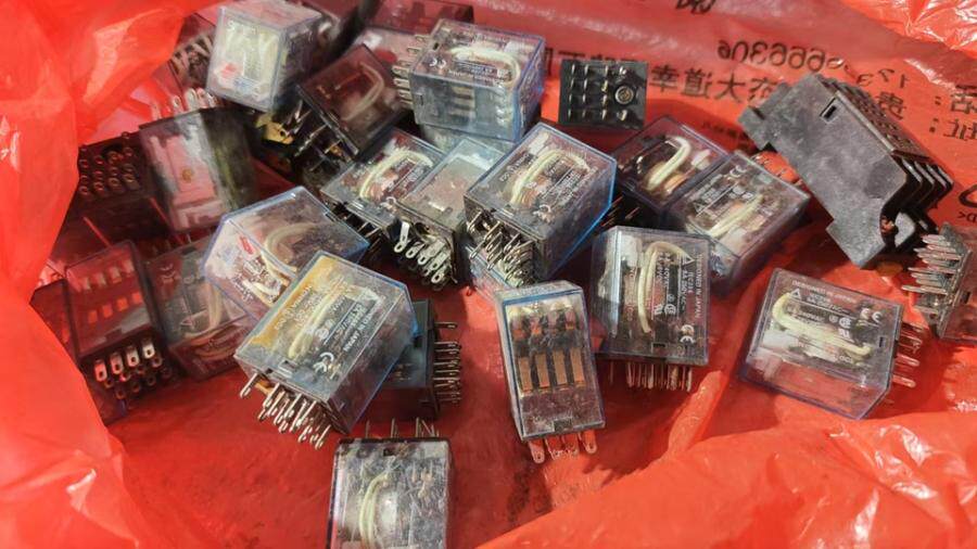 4月20日北京市【京械5646】含银点继电器一批共2斤左右（具体以实物为准）网络拍卖公告