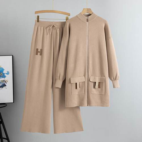 Set of long knitted cardigan pants for two women