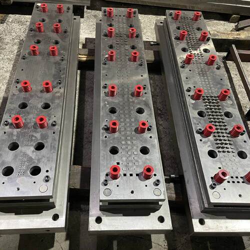 石膏板冲孔模具设备  石膏板吊顶冲孔模具 吊顶冲孔模具机械设备