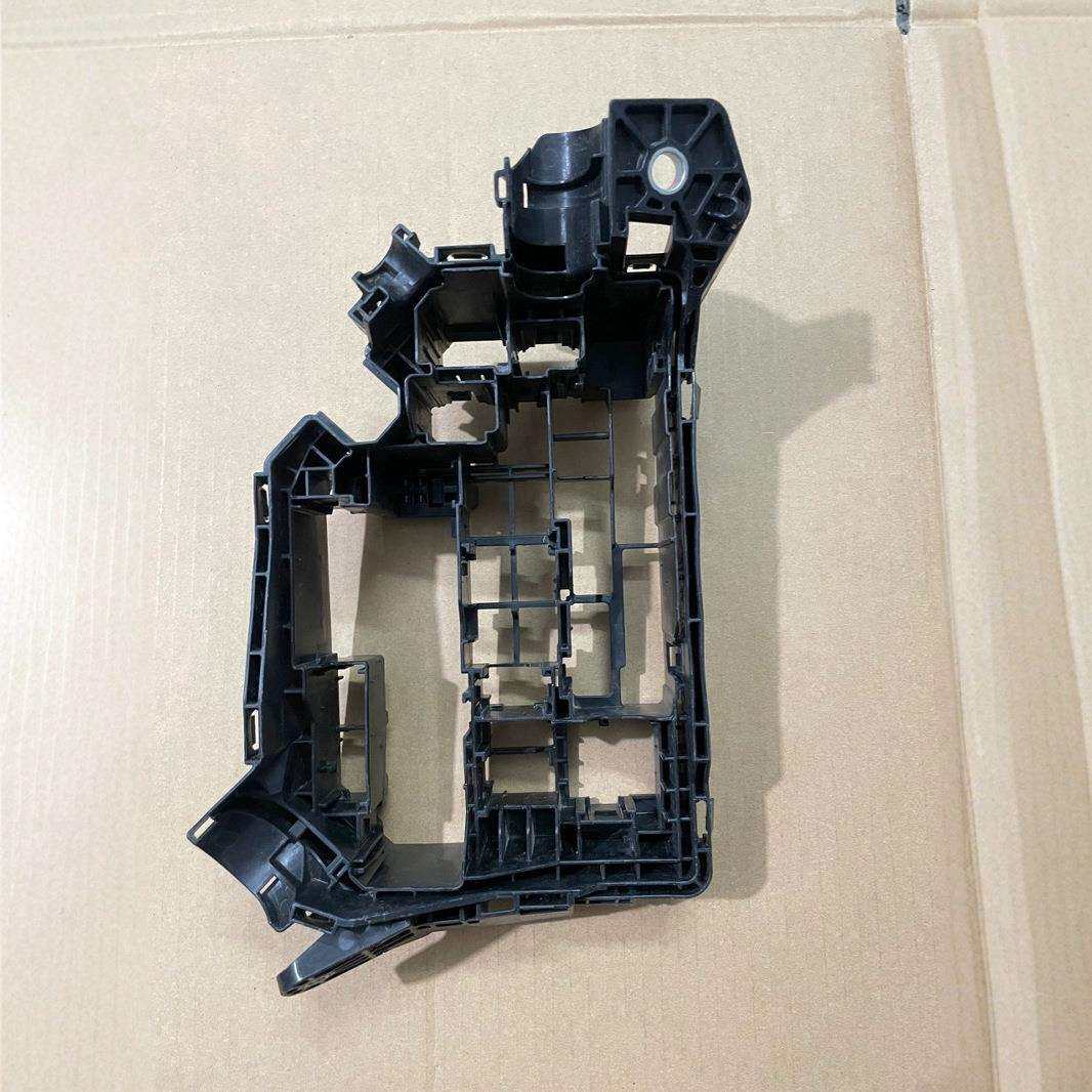 82741-0A020适用卡罗拉锐放锋兰达保险盒大中壳机舱中壳机盖