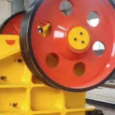 颚式破碎机水泥块石灰石鹅卵石粉碎机移动式石子机柴油动力粉碎机