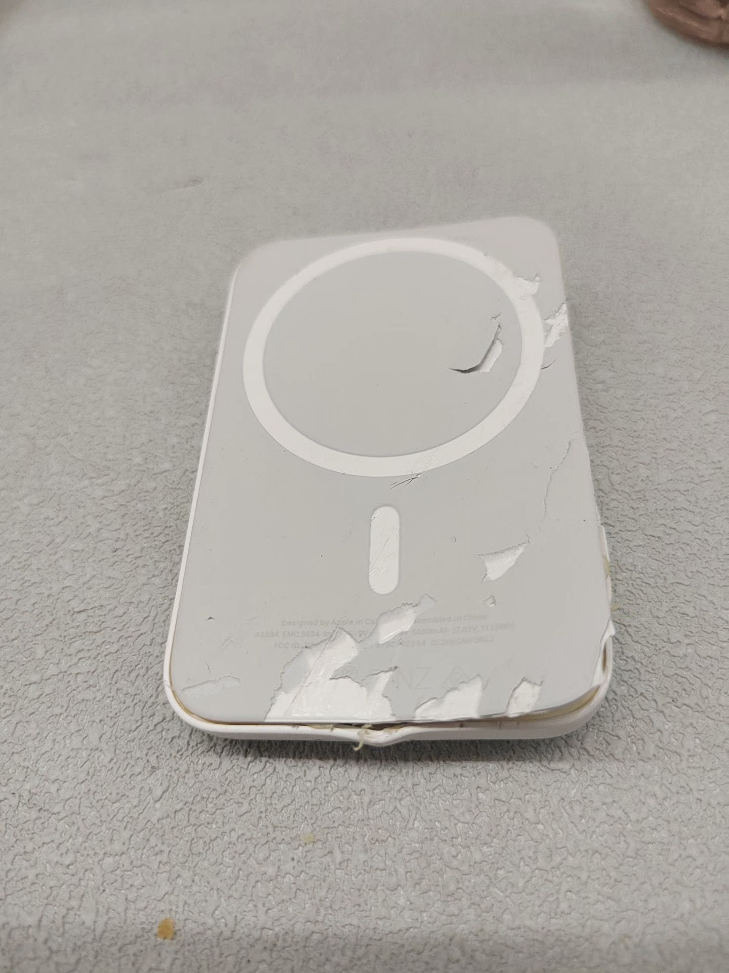 thumbnail for Apple's original MagSafe external battery, broken, the real thing is as shown in the picture, it will not be returned after it is sold,