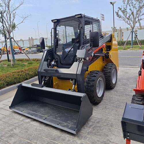 滑移装载机适配复杂环境作业 建筑农用S55座驾式滑移装载机