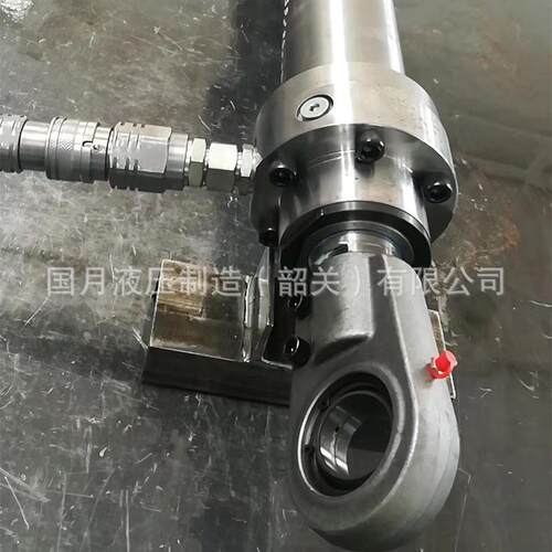 前ES40中耳轴安装有缓冲要求80/56--650液压缸双作用
