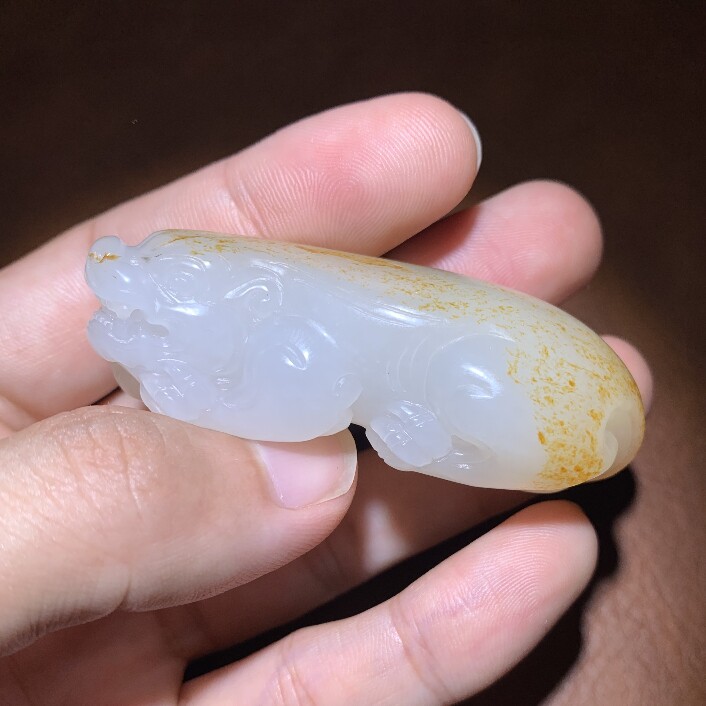 大师作品！招财貔貅 天然洒金皮新疆和田玉籽料挂件手把件64.13克