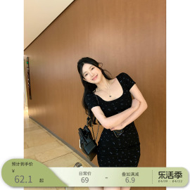 王少女的店黑色碎花短袖针织连衣长裙2024夏季辣妹显瘦包臀短裙子