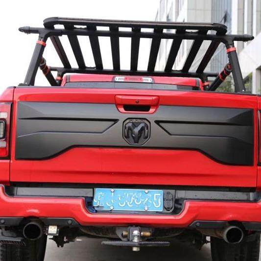 适用19-23年道奇公羊RAM1500后尾门护板大角牛后尾门装饰板尾板