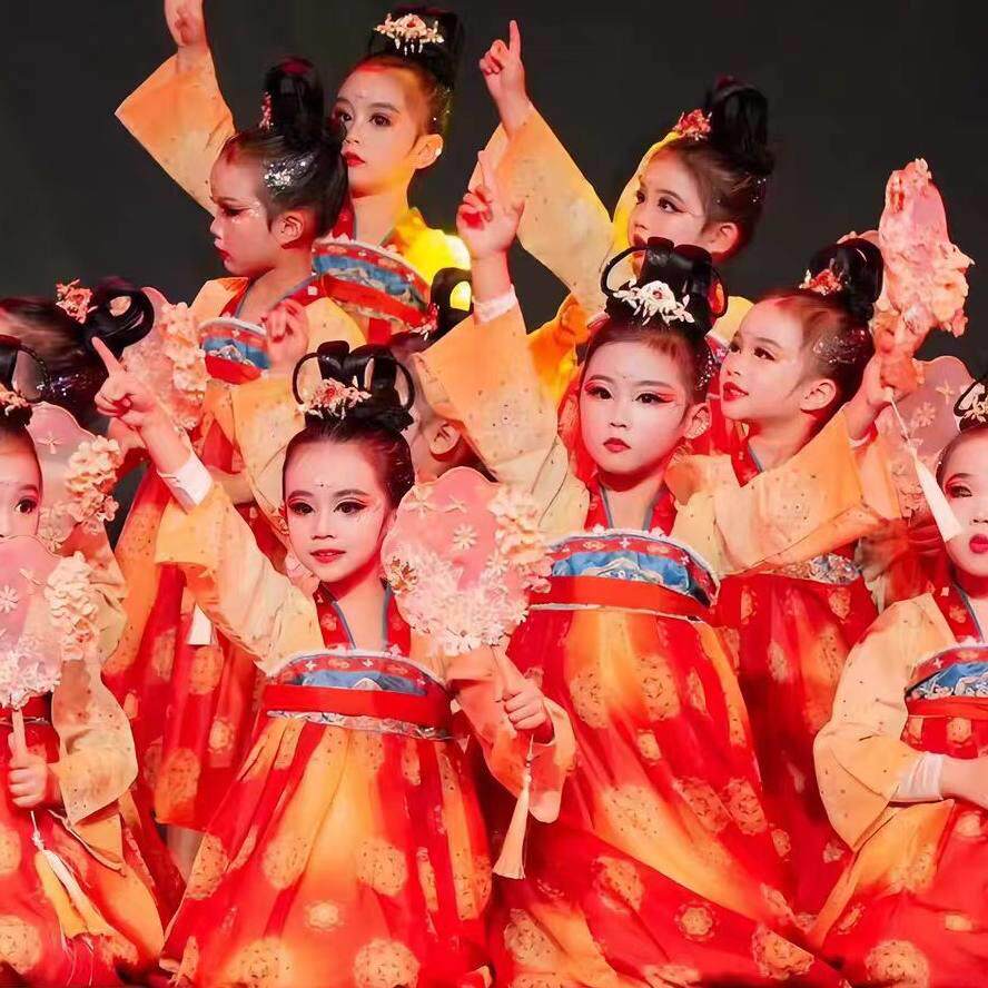 长安三万里儿童舞蹈演出服唐宫夜宴古典舞汉服女童灯笼道具表演服