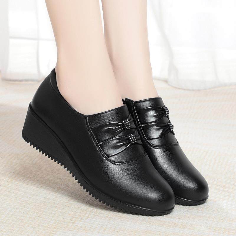 高档20皮大25春秋季新款鞋真皮码坡跟底软平底舒适妈妈鞋中老年女