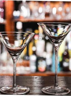 Lead-free crystal margarita glass martini glasses of red