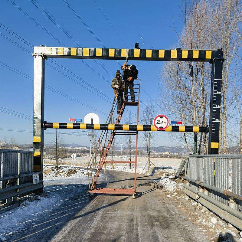 铁路桥限高杆高速公路乡道路小区车库桥面电动液压遥控限高架智能