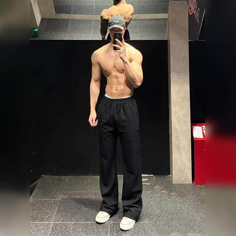 高端黑色健身运动冰皮裤男2026春季美式训练直筒速干裤垂感微喇裤