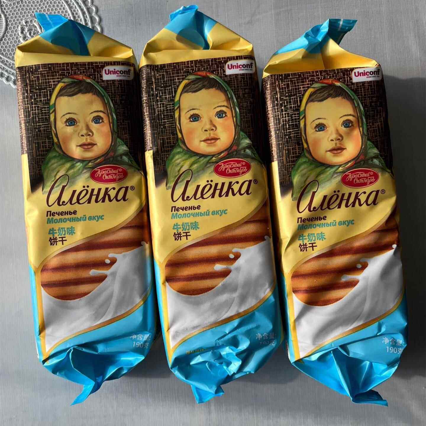俄罗斯爱莲巧饼干 干大头娃娃饼干 干蜂蜜牛奶味巧克力味牛奶味草
