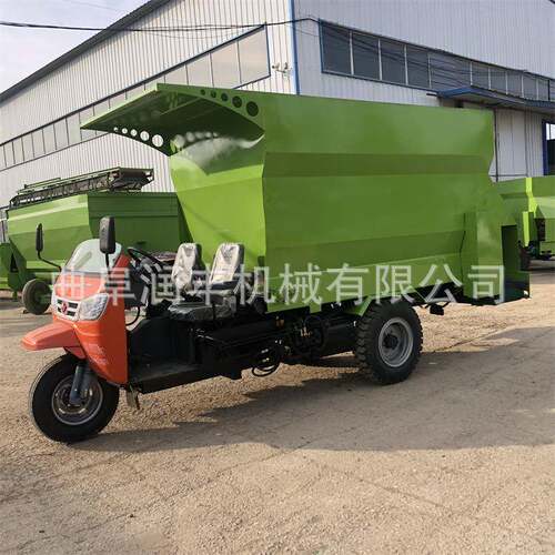 养殖电动小型牛羊撒料车成品日粮青储投料机饲养场柴油5方喂料机