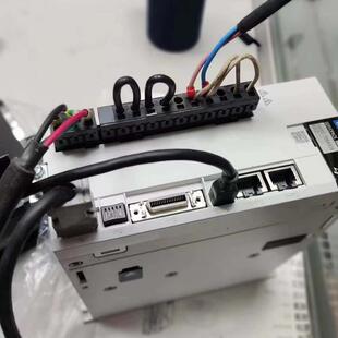 2R8AA0C002 04A7C6S驱动器SGD7S SGD7S 2R8AA0C安川伺服电机SGM7J