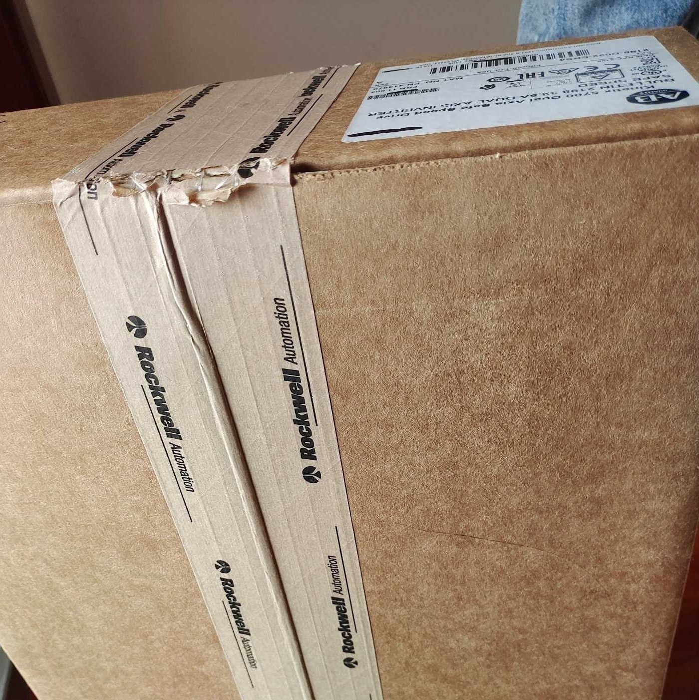 全新伺服驱动器。