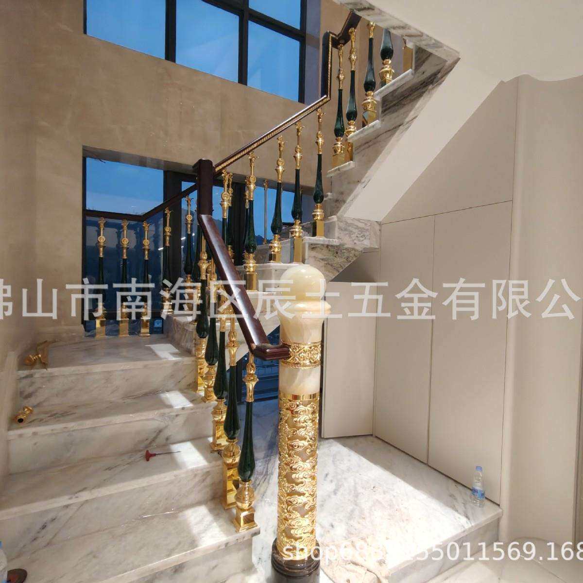 深圳楼梯花瓶孔雀绿铜楼梯轻奢铝楼梯扶手风格佛山