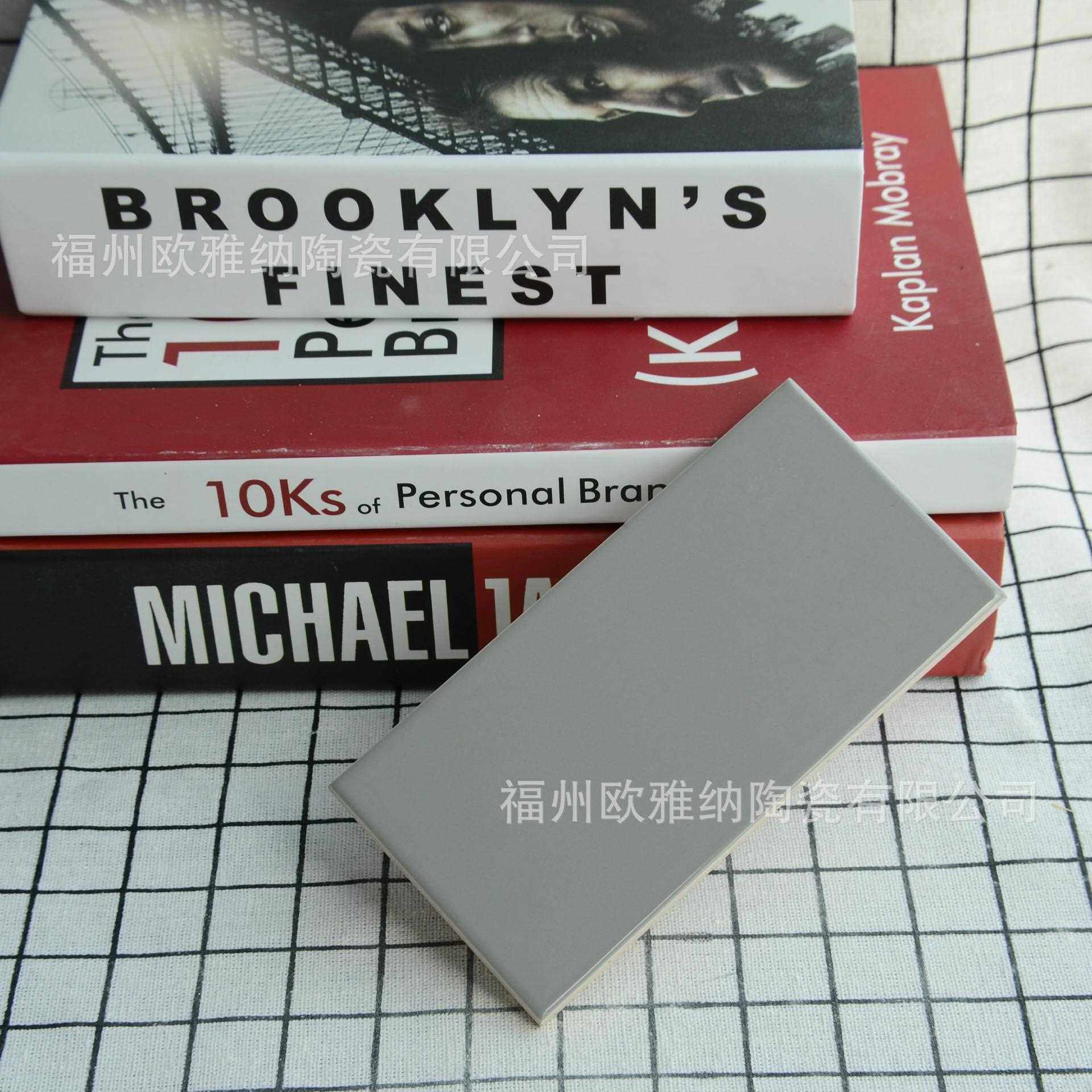 新款直销大量素雅75x150浅灰色不透水亮光面墙砖现代优雅室内卫生