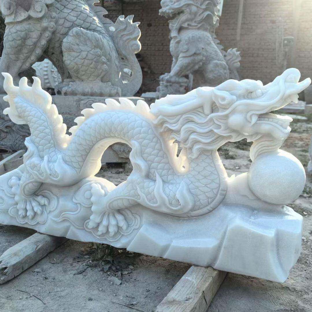 石雕龙大型喷水龙青石立体龙汉白玉晚霞红吐水龙雕塑镇宅动物摆件