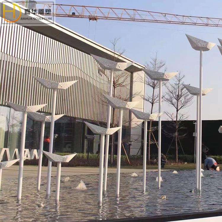 不锈钢水景雕塑制作户外镂空抽象切面喷漆纸鹤组合模型可发光摆件