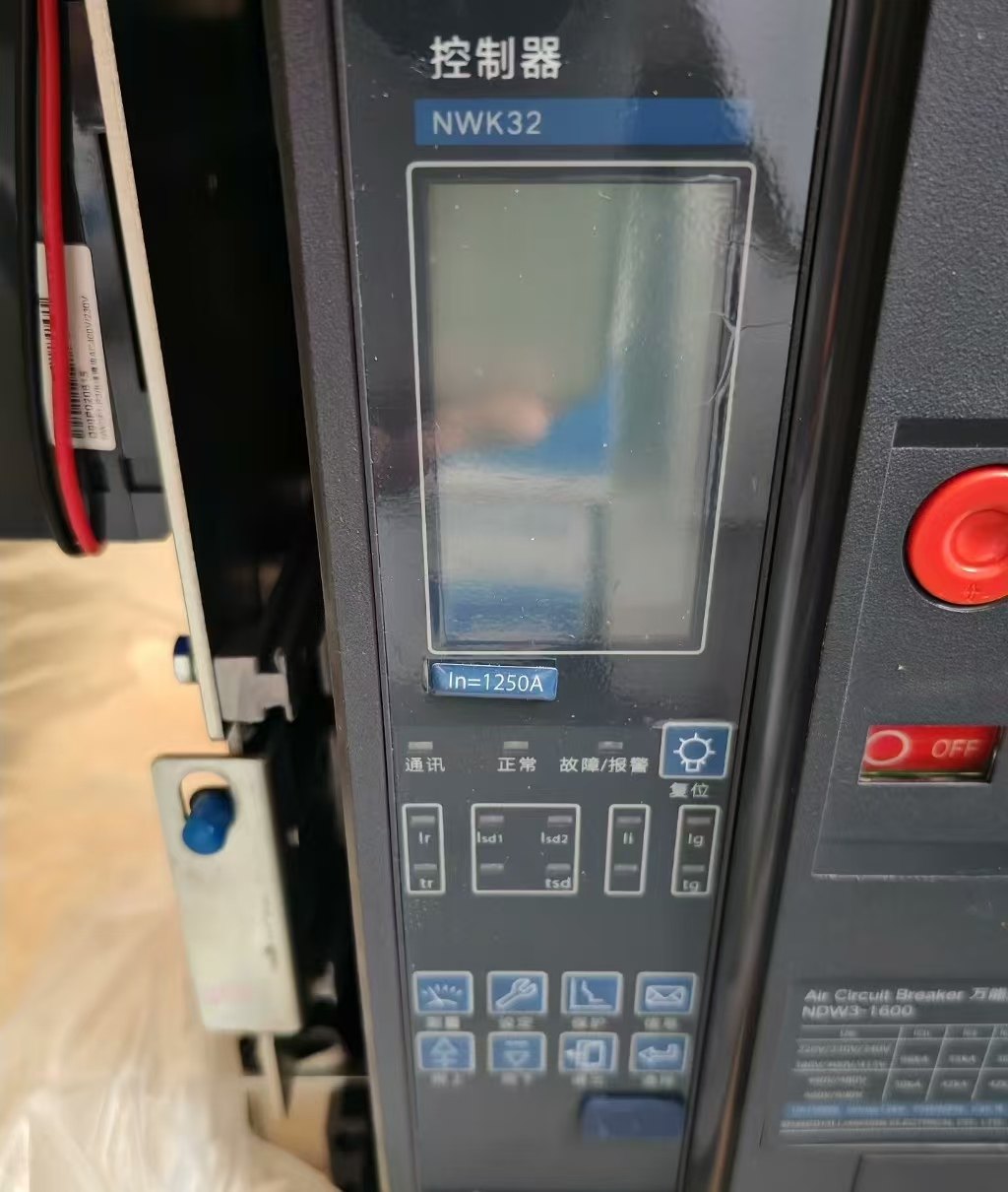 出上海良信NDW3-1600断路器，1250A，配NWK32