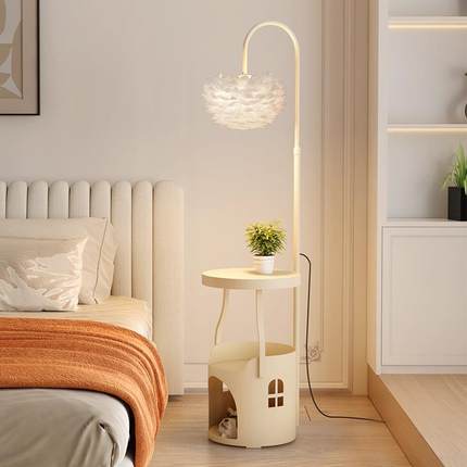 沙发旁边的落地灯客厅摆件羽毛儿童房卧室奶油方形床头柜一体台灯