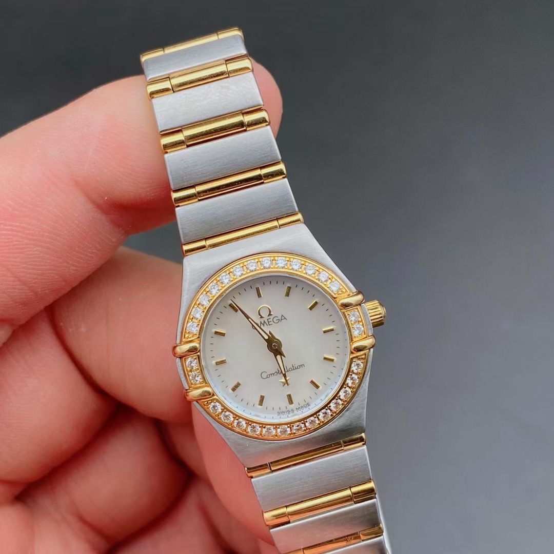 先鉴后发 98新欧米茄星座18k黄金镶钻1267.70.00石英女表正品