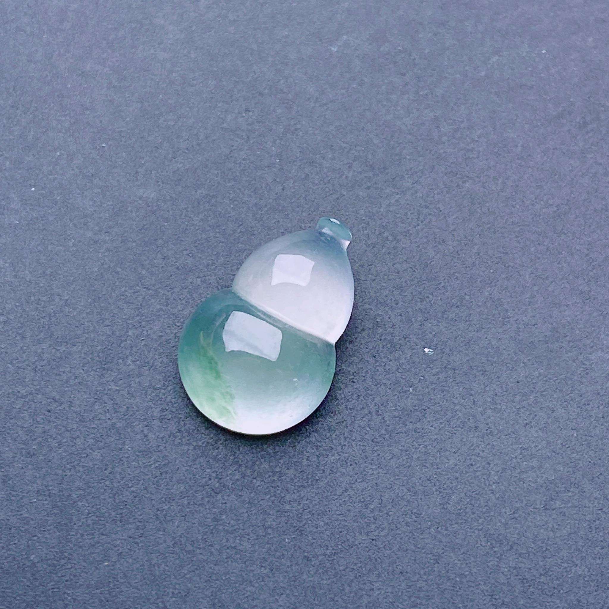 缅甸天然翡翠a货高冰飘花葫芦裸石fxj,尺寸:13-8.5-4.3mm