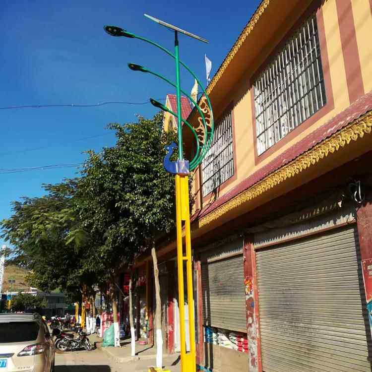 LED太阳观能UIF灯道工路照明太阳能路灯大型孔雀造路型庭院灯程景