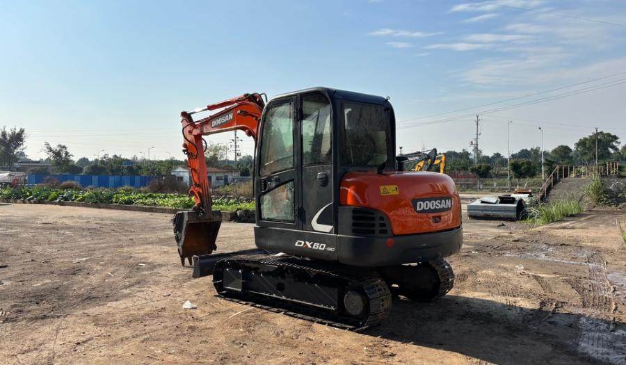 1月15日重庆斗山60挖掘机网络拍卖公告