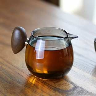 木把防烫耐热泡茶茶海分茶器家用简约茶具配件高硼硅玻璃公道杯