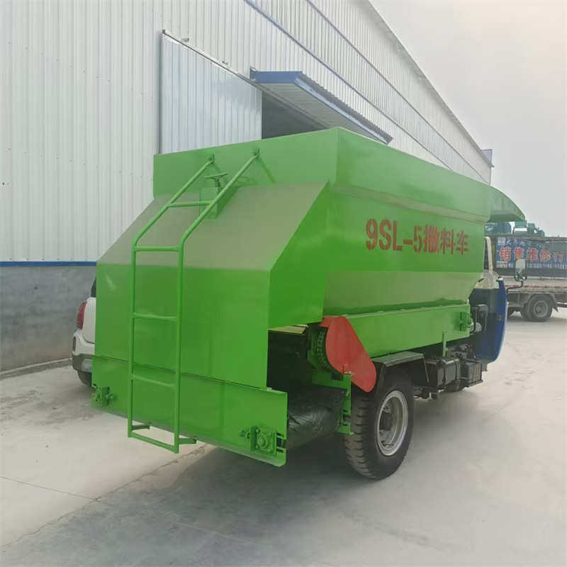 供应牛羊草料运输撒料车 多规格喂料车 青储饲喂料车,机械设备,农业机械/园林设备/畜牧设备,淘宝优惠券,粉丝福利购,淘宝优惠卷