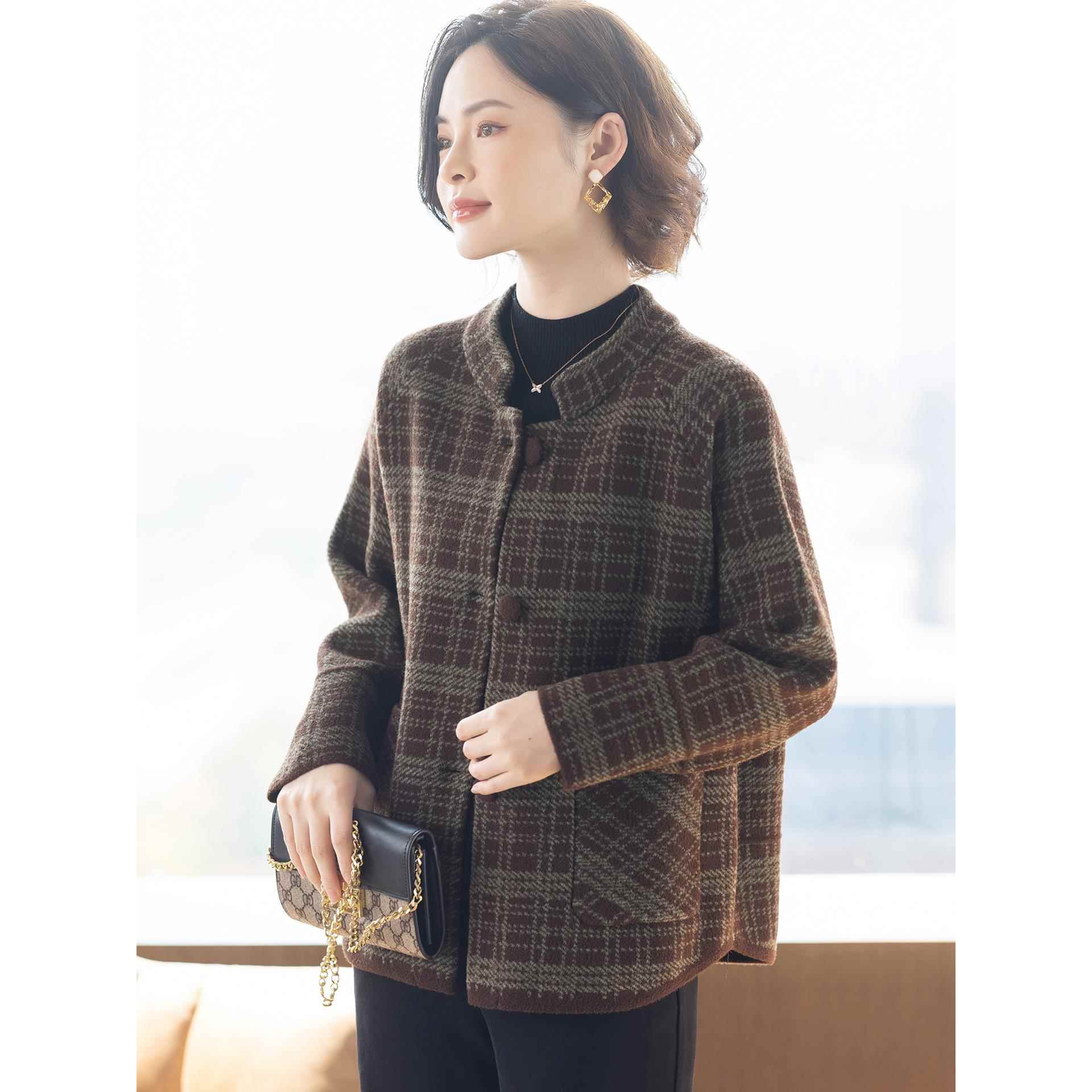 中年妈妈五十多岁洋气休闲秋冬外套2025新款中老年妇女秋装上衣服