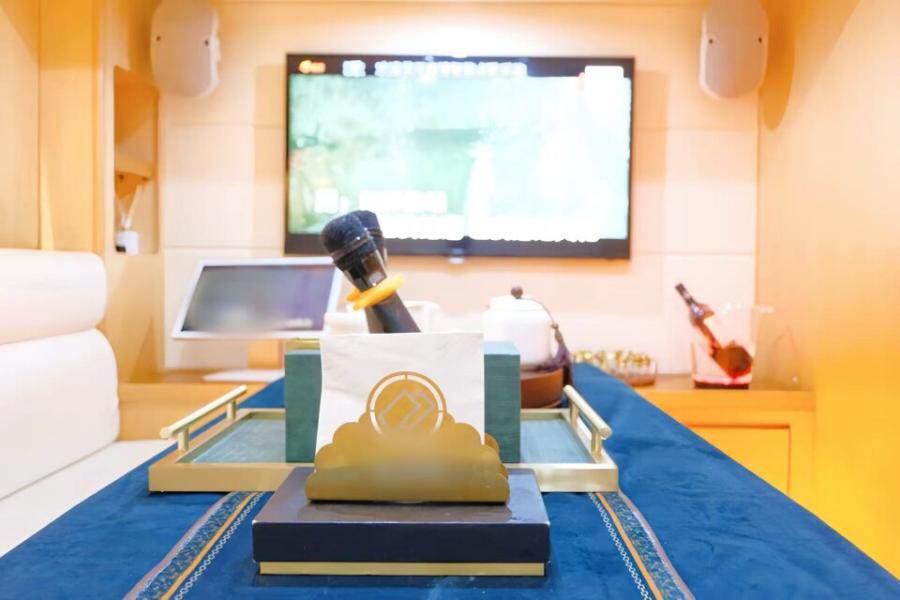 52尺豪华改装KTV游艇|哈曼卡顿音响+飞桥酒吧|双机640kW飞桥客厅|海上移动时尚会所