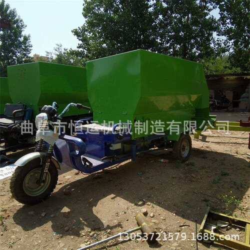 羊饲草自动喂料车NFV自走式投三轮撒料牛车全日粮饲草料车