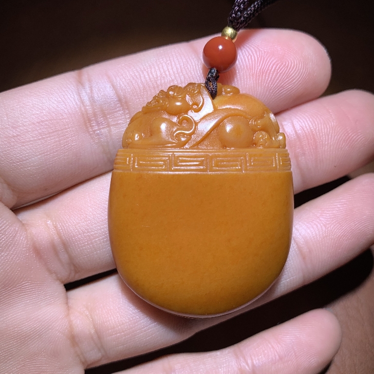 大师作品！府上有龙 天然新疆和田玉黄沁籽料貔貅挂件吊坠32.29克