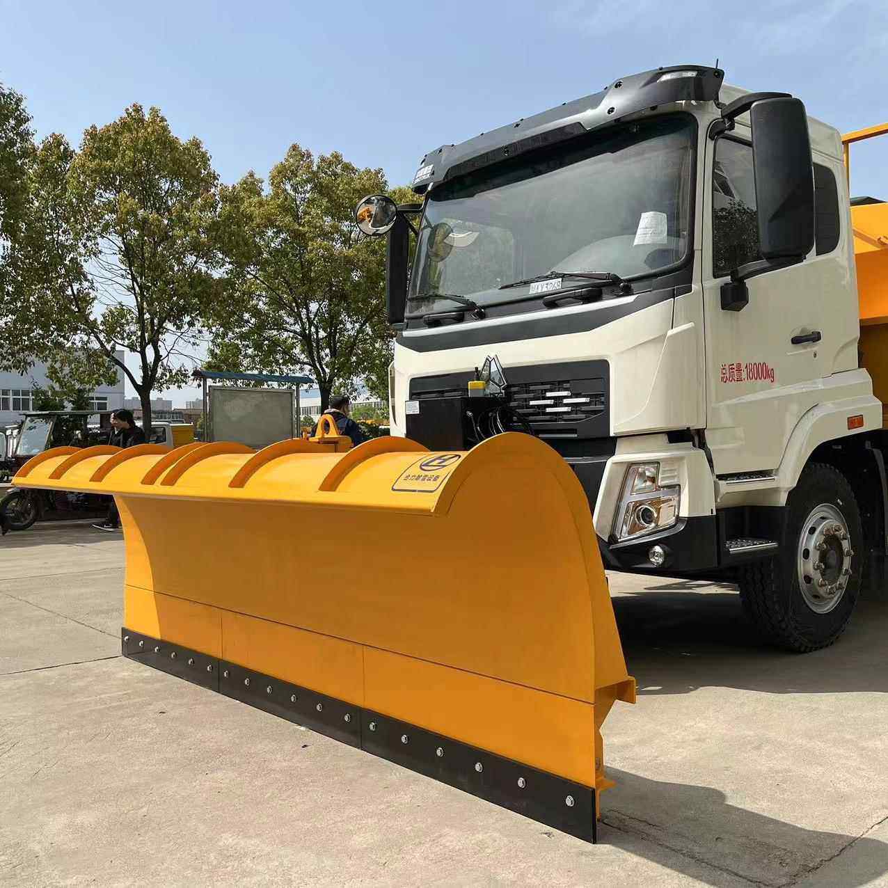 天锦洒水车前置推雪铲 除雪车扫雪滚刷融雪撒布机撒盐机直供,五金/工具,环卫车/保洁车/清扫车,淘宝优惠券,粉丝福利购,淘宝优惠卷