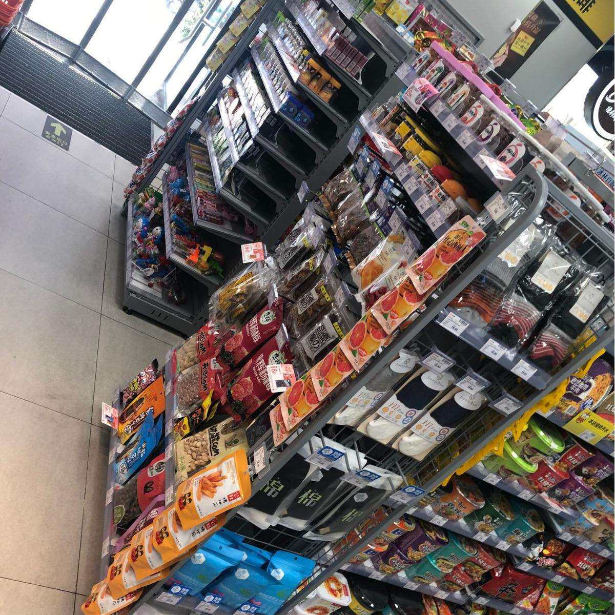 便店货711罗森超市很货架架摆摊198架全利家便利店零食忙
